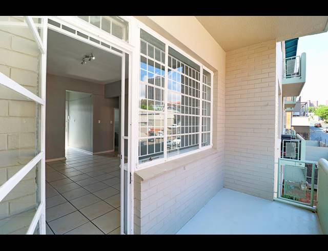 2 BEDROOM APARTMENT FOR SALE IN RICHMOND